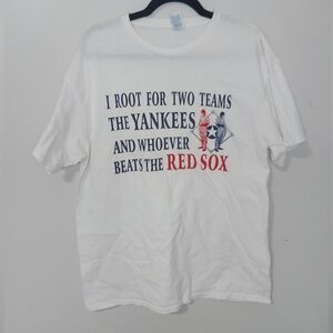 White Graphic T-Shirt Yankees Redsox Large